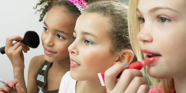 Little girls wearing make up