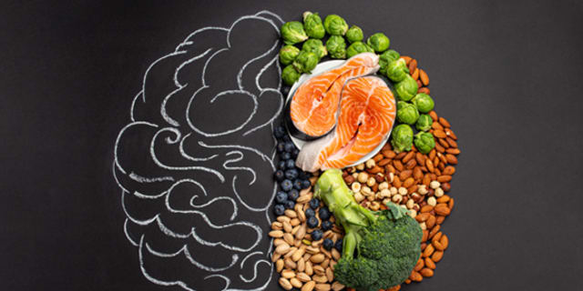 illustration of a human brain and healthy foods