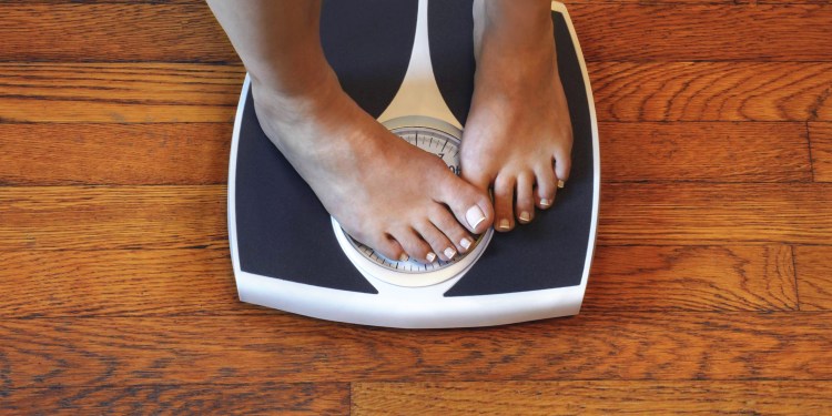feet on a scale depicting weight loss