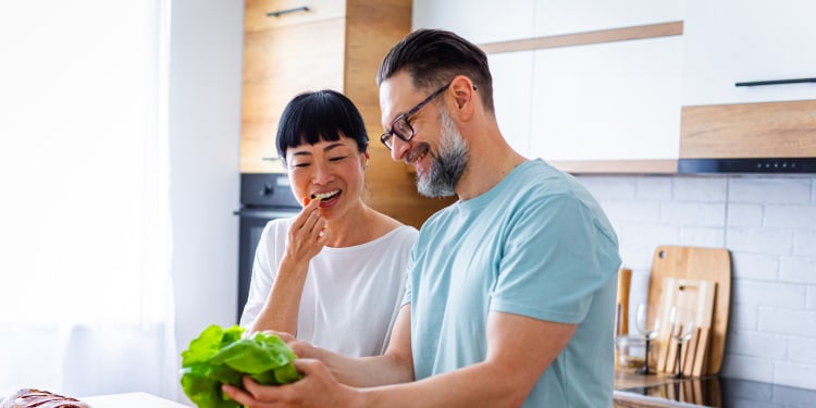 healthy eating couple