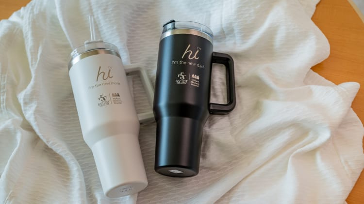 stainless steel water bottles with "hi i'm the new mom" or "hi i'm the new dad"