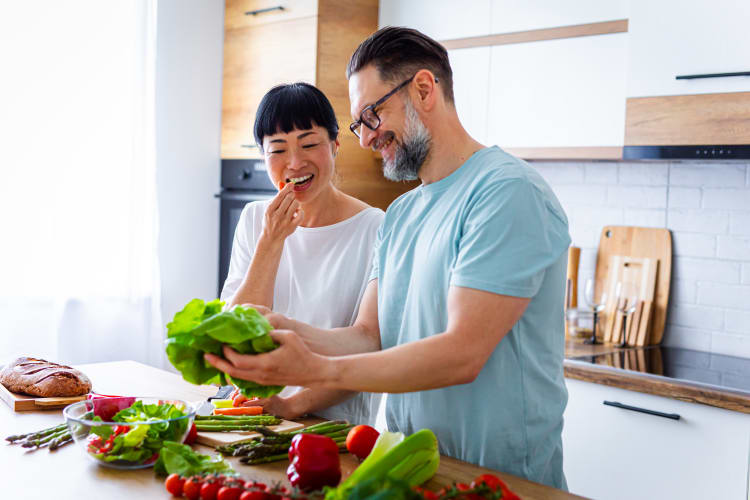healthy eating couple