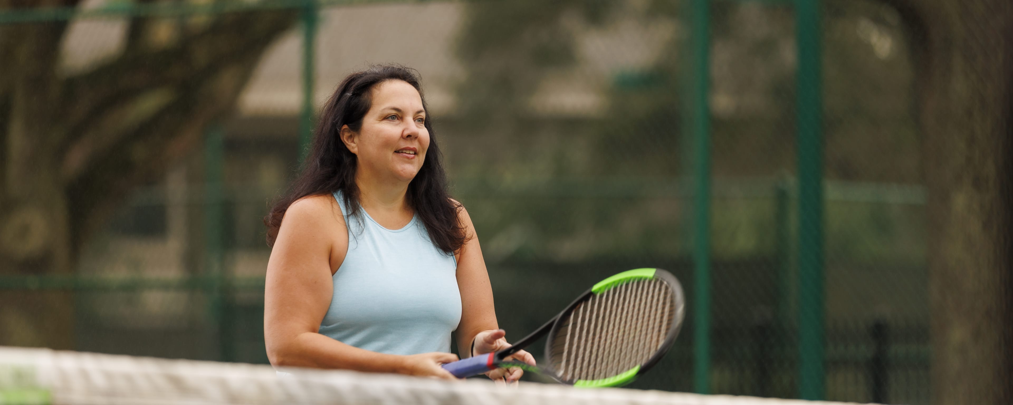 a woman playing tennis