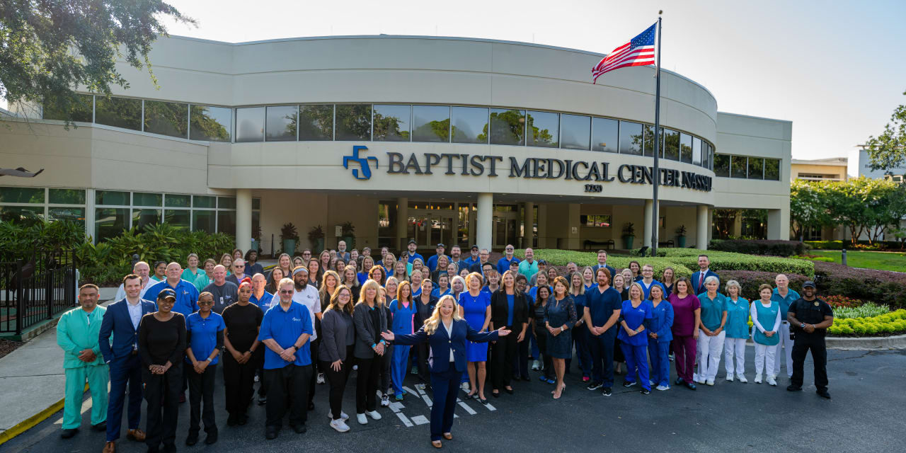 Baptist Nassau team in front of hospital