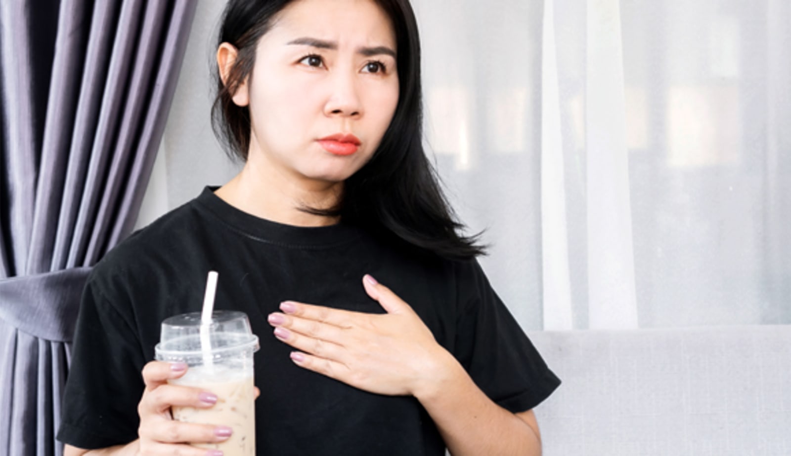 a woman having heart beat symptoms